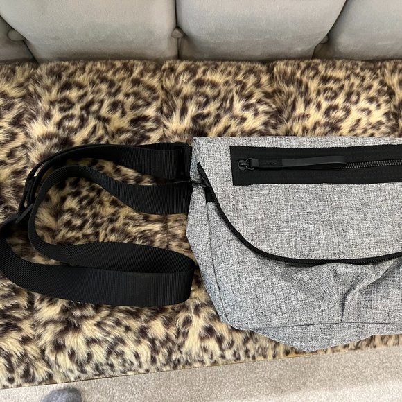 Lululemon All Night Festival Bag in Heathered Gray & Black - Picture 6 of 6